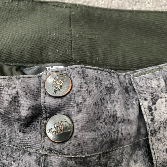 Women’s Northface Gray Camo Snowpants - Picture 7 of 11